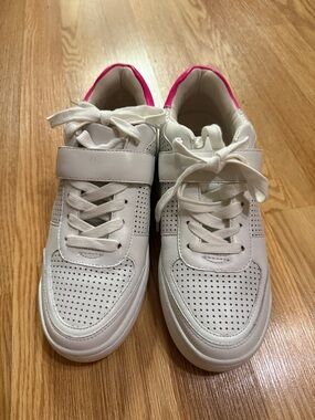 Vince Camuto White Sneakers with Pink Lining. Size 8M